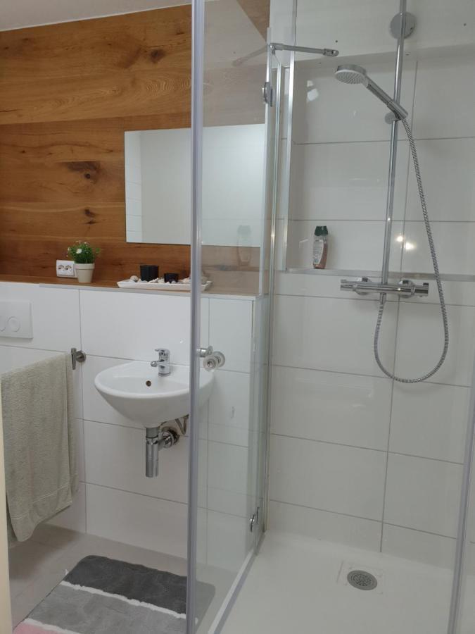 Apartment Privat , Eigene Eigang, Eigene Badezimmer, Und Eigene Küche *
